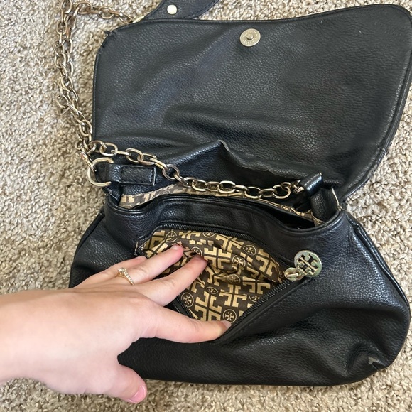 TORY BURCH Black Leather Amanda Logo Clutch Crossbody Chain Link Shoulder Bag - Picture 6 of 15